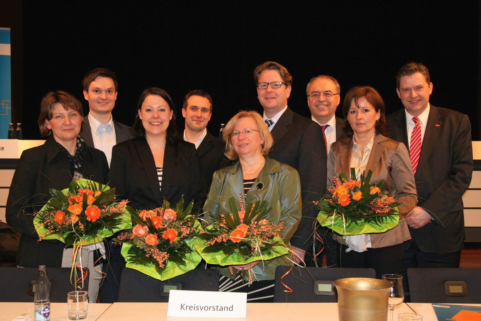Der neue CDU Kreisvorstand (v.l.n.r.: Antje Keller, Claas Merfort, Sabrina Pohl, Michael Berger, Heidemarie Mundlos, Carsten Müller, Dr. Burkhard Budde, Anke Kaphammel, Björn Hinrichs - es fehlt Friederike Harlfinger) Der neue CDU Kreisvorstand (v.l.n.r.: Antje Keller, Claas Merfort, Sabrina Pohl, Michael Berger, Heidemarie Mundlos, Carsten Müller, Dr. Burkhard Budde, Anke Kaphammel, Björn Hinrichs - es fehlt Friederike Harlfinger)